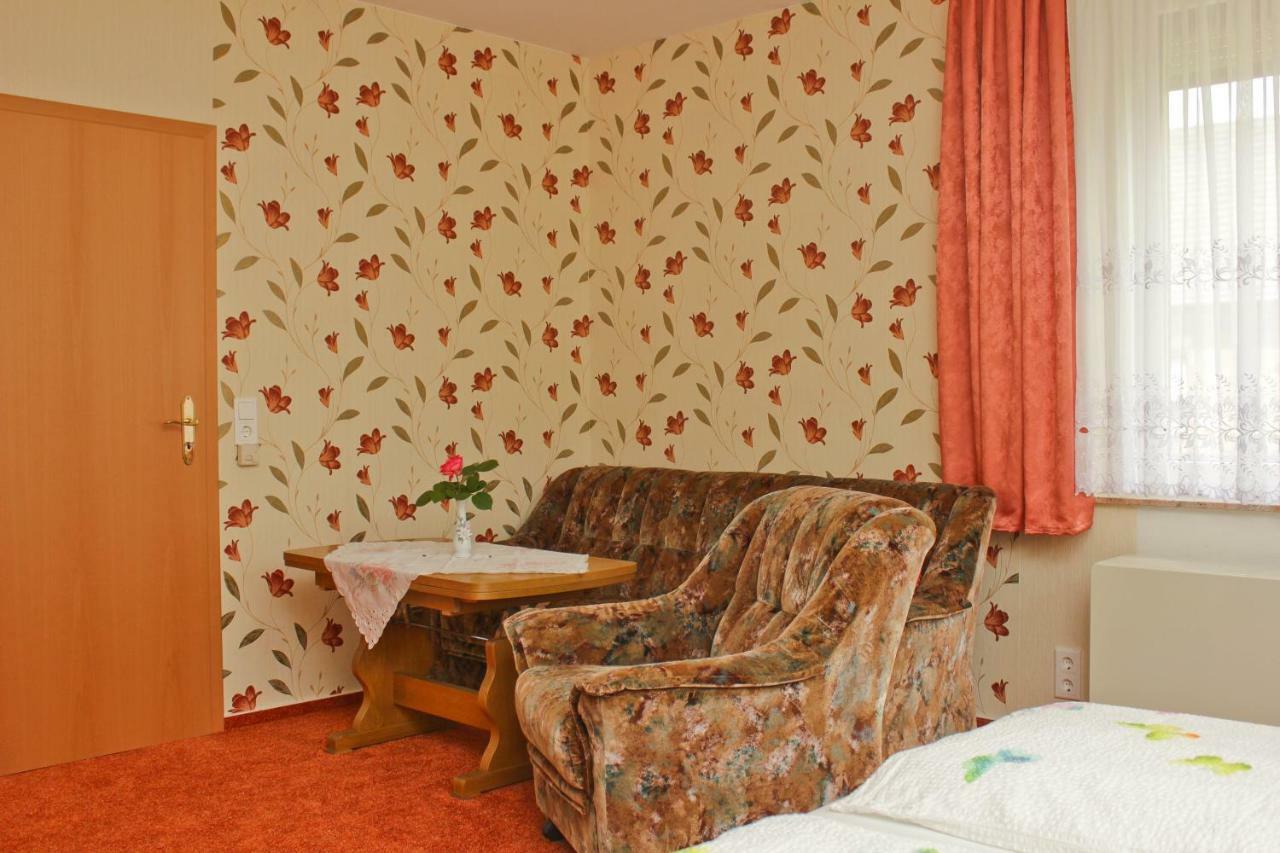 Zum Dorfschullehrer Apartamento Lübbenau Exterior foto